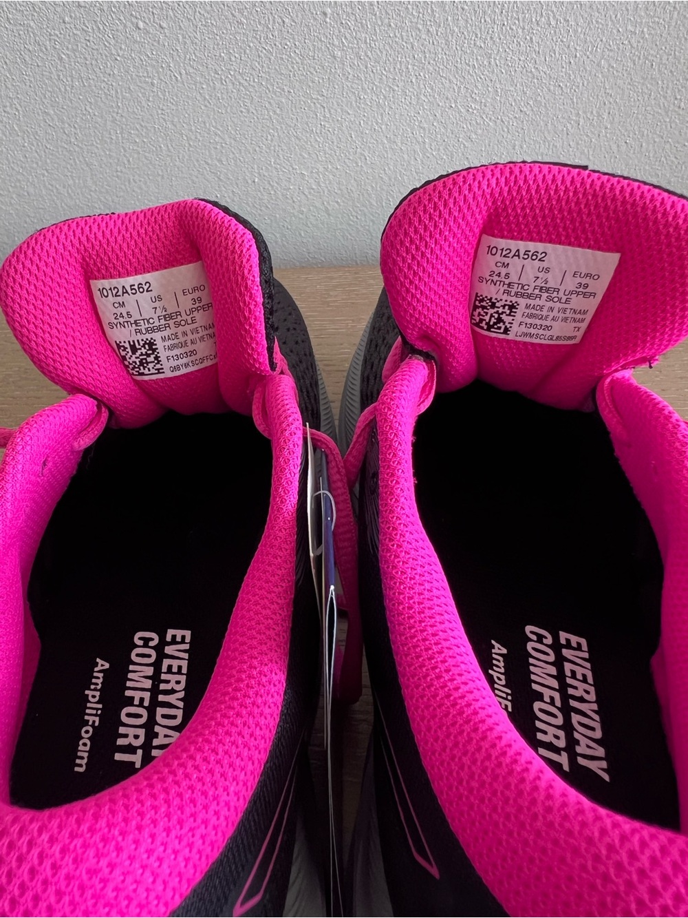 ASICS New Women's Black Running Shoes with Hot Pink Details - Picture 6 of 9